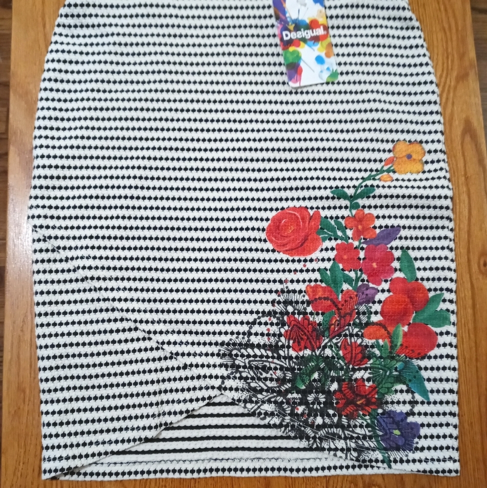 DESIGUAL Black & White Floral Tulip Mini Skirt NWT